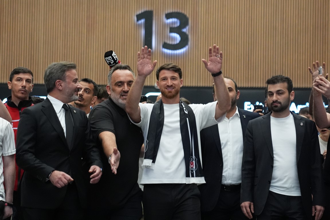 Salih Özcan: Beşiktaş camiasının parçası olmak benim için büyük bir gurur
