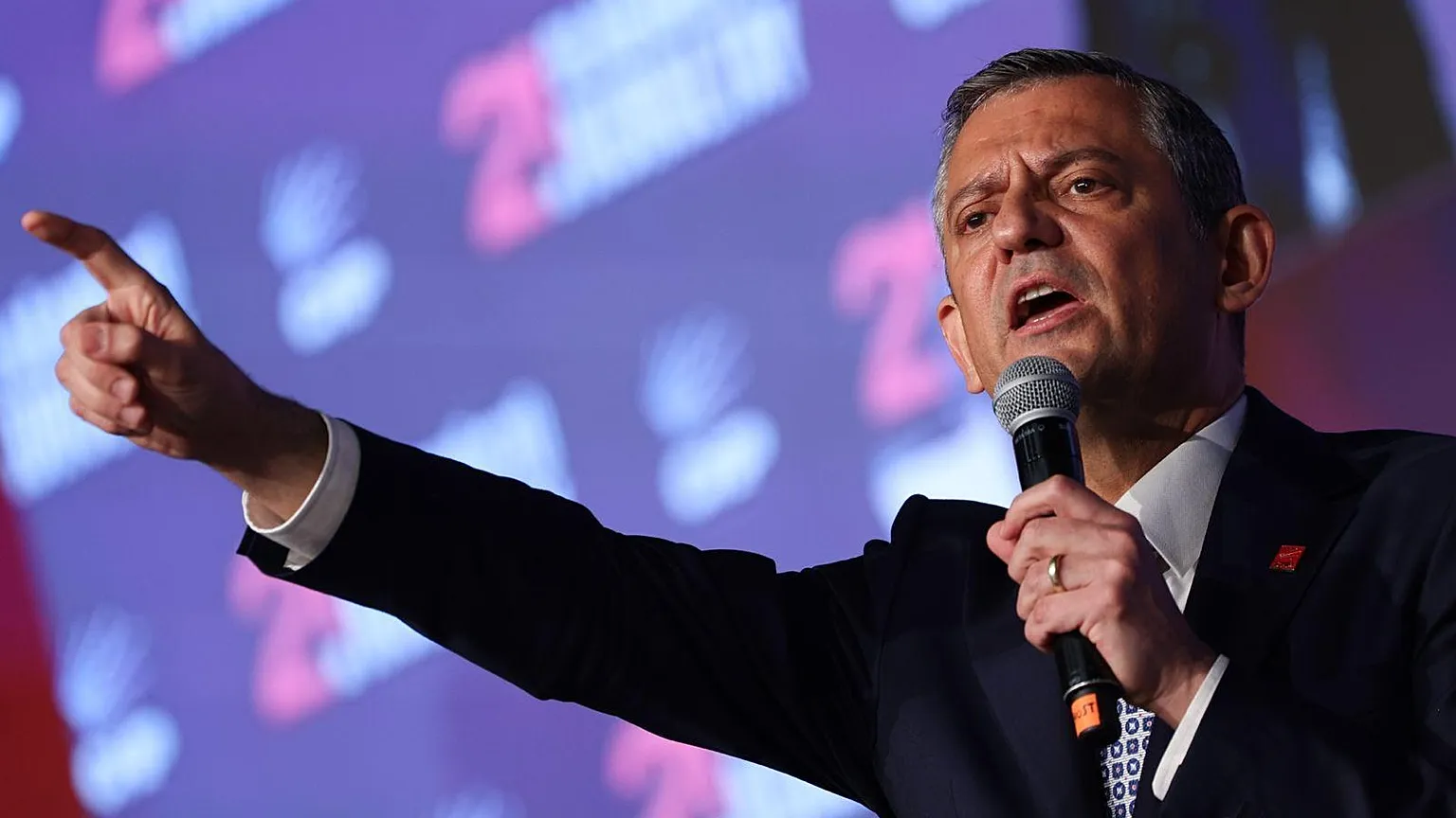 Özgür Özel: Yeni parti seçeneği masada, hazırlık yapılabilir