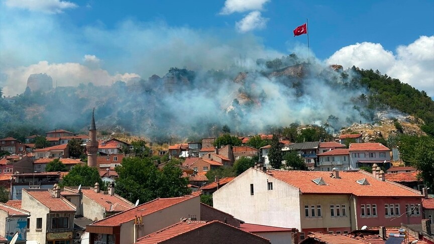 Kütahya Kalesi'nde Yangın Söndürme Çalışmaları Başlatıldı