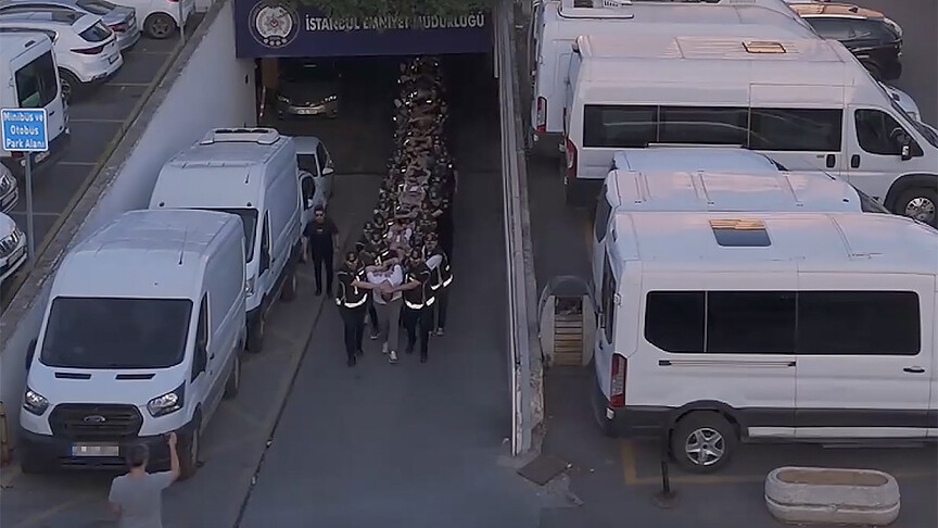 İstanbul Merkezli Suç Örgütlerine Yönelik Operasyonda 103 Zanlı Adliyeye Sevk Edildi