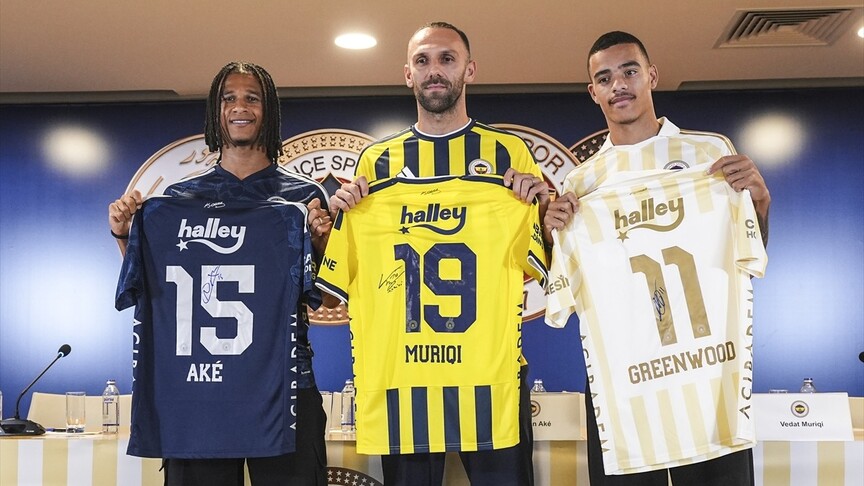 Fenerbahçe, Yeni Transferler İçin İmza Töreni Düzenledi