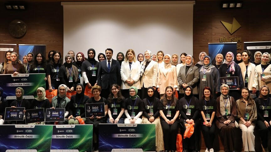 Kadınların Yapay Zeka ve Teknoloji Alanındaki Projeleri Hackathon'da Sergilendi
