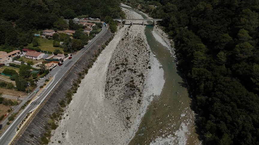 Fransa'da Aşırı Sıcaklar Nehir Su Seviyelerini Düşürüyor
