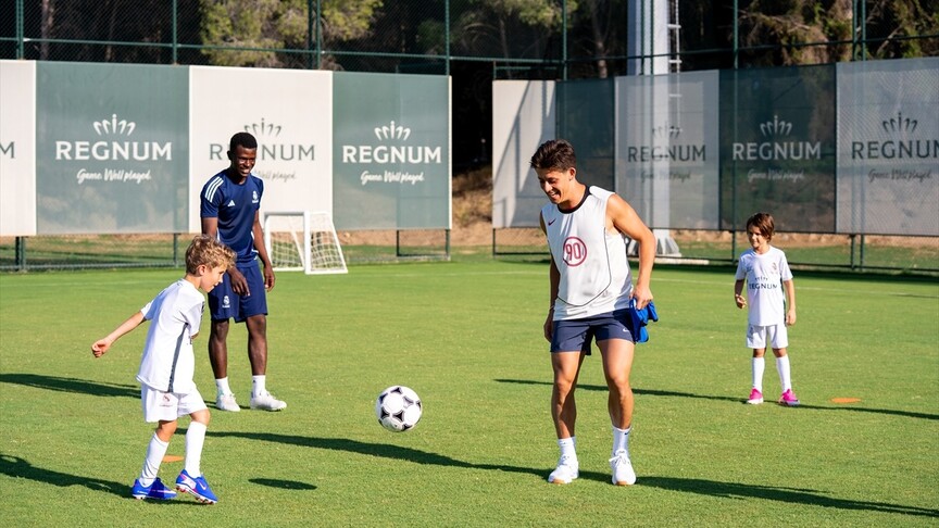 Milli Futbolcu Arda Güler, Antalya'da Gençlerle Futbol Antrenmanı Gerçekleştirdi
