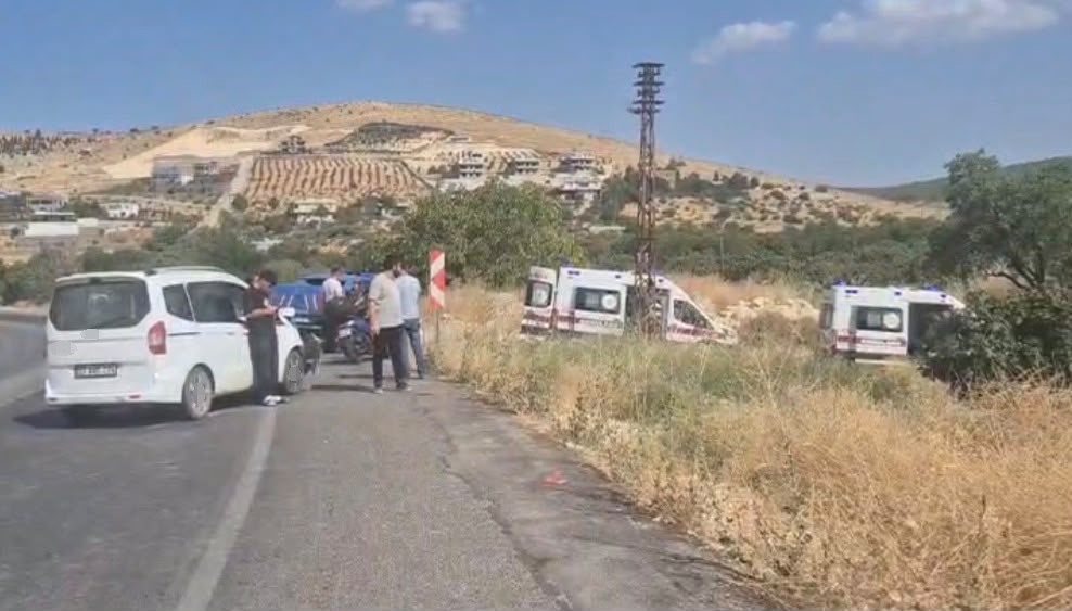 Gaziantep'te Araç Çarpışması: Üç Kişi Yaralandı