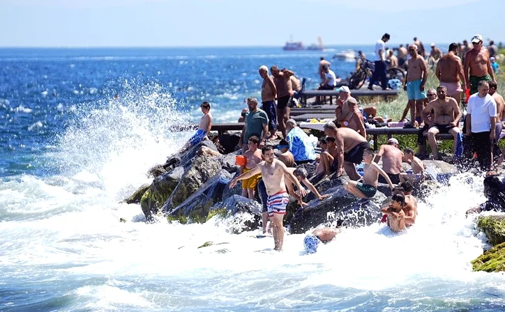 İstanbul'da Sıcak Hava Nedeniyla Yeşil Alanlar ve Sahillerde Yoğunluk