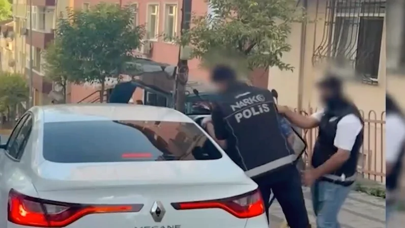 Kırmızı Bültenle Aranan Uyuşturucu Şüphelisi İstanbul'da Ele Geçirildi