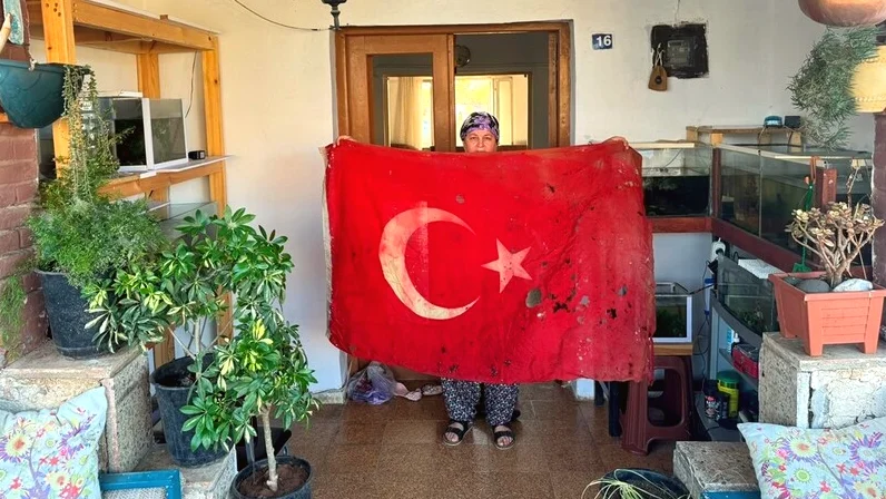 Kıbrıs Barış Harekatı'nda Kullanılan Türk Bayrağı, 36 Yıldır Saklanıyor