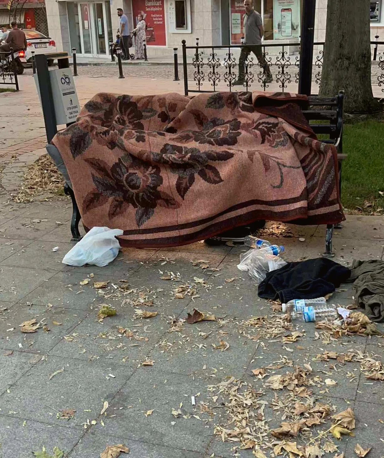 Tekirdağ'da Park Bankında Cansız Beden Bulundu