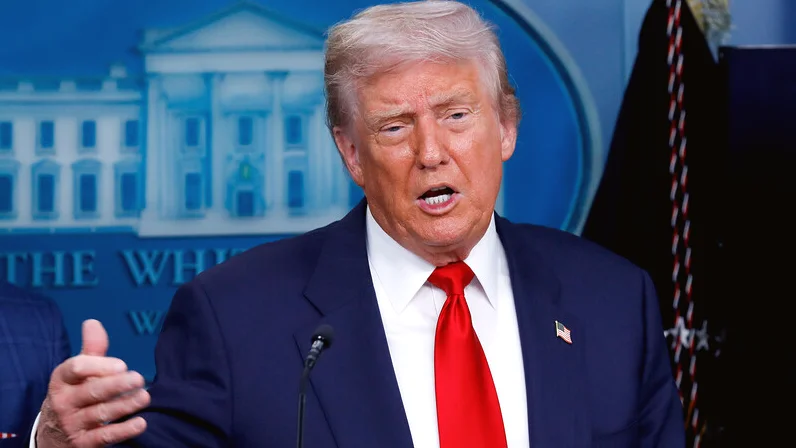 Trump, Hürmüz Boğazı'nın Kontrolünün ABD'de Olduğunu İddia Etti