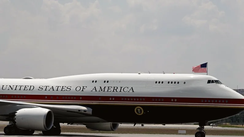 Trump, Yeni Air Force One Uçağının Modernizasyon Sürecine Dair Açıklamalarda Bulundu