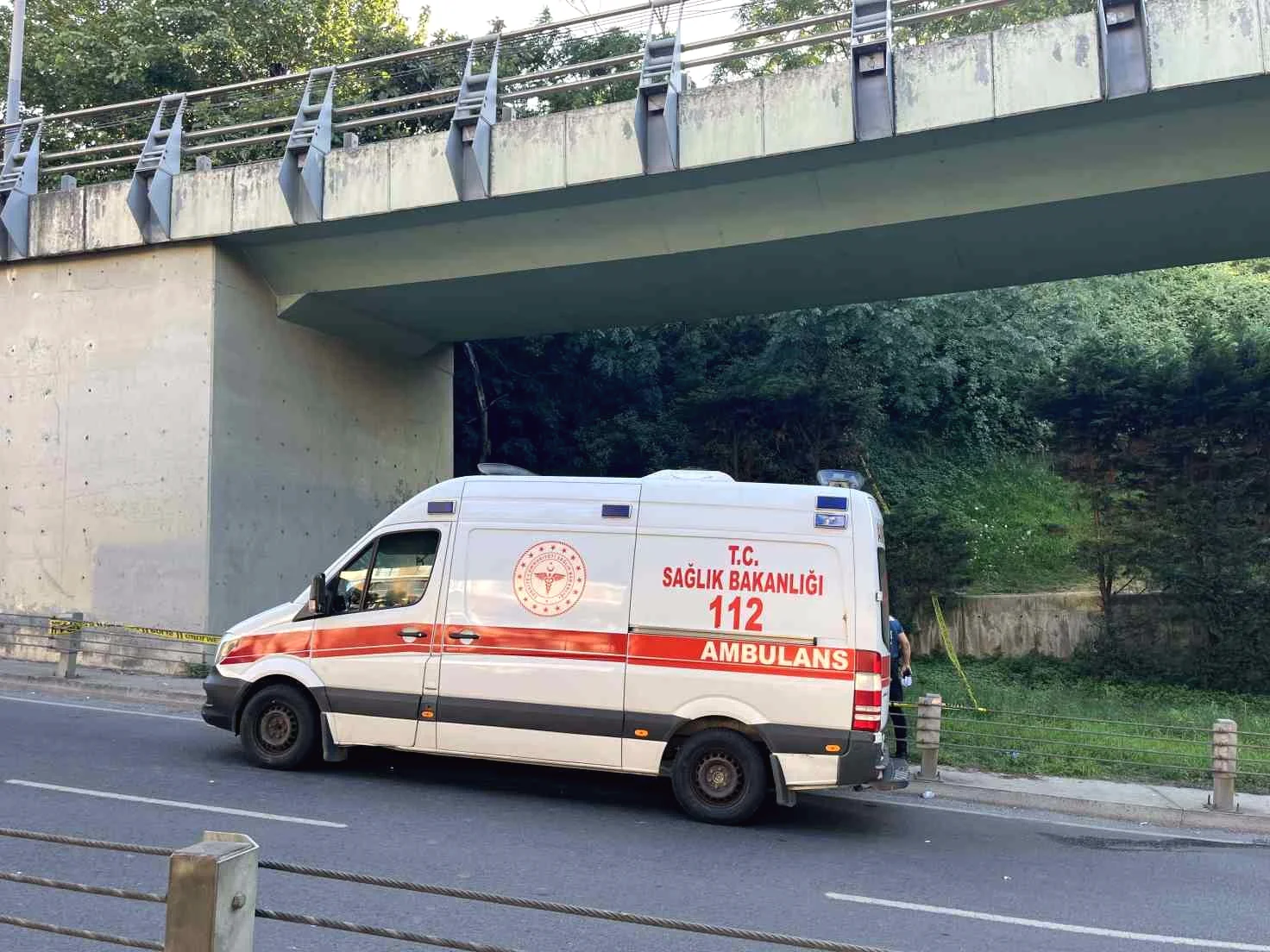 Şişli'de Yol Kenarında Erkek Cesedi Bulundu