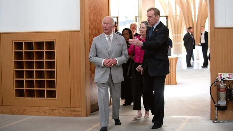 Kral 3. Charles, Cambridge Merkez Camisi'ni Ziyaret Etti