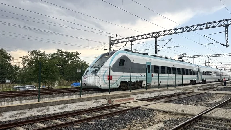 Milli Elektrikli Tren Halkalı-Uzunköprü Hattında Seferlere Başladı