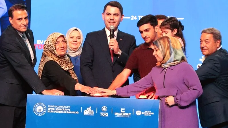 Bakan Kurum: Devlet, Zor Günlerde Milletinin Yanında Olmalıdır - TUHA