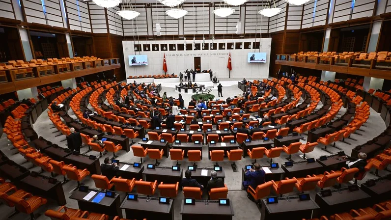 TBMM'de Emekli Aylığı Artışı ve Diğer Kanun Teklifleri Onaylandı