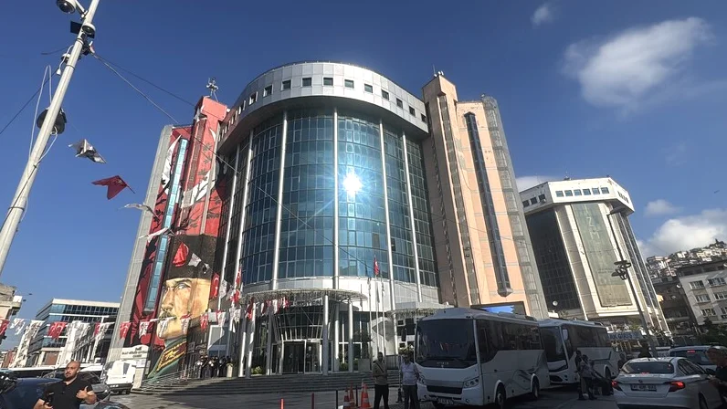 İzmit Belediye Başkanı Fatma Kaplan Hürriyet Görevden Uzaklaştırıldı