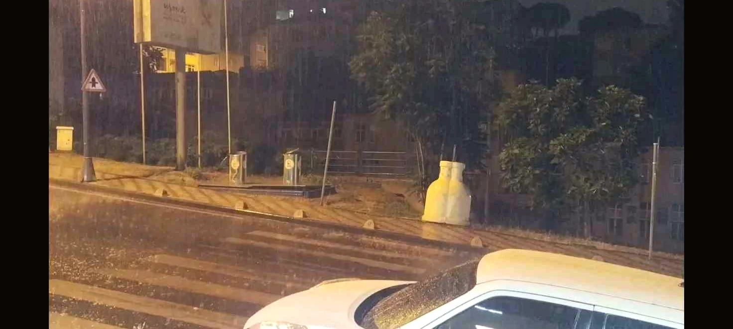 İstanbul'da Gece Başlayan Yağış Etkisini Gösteriyor