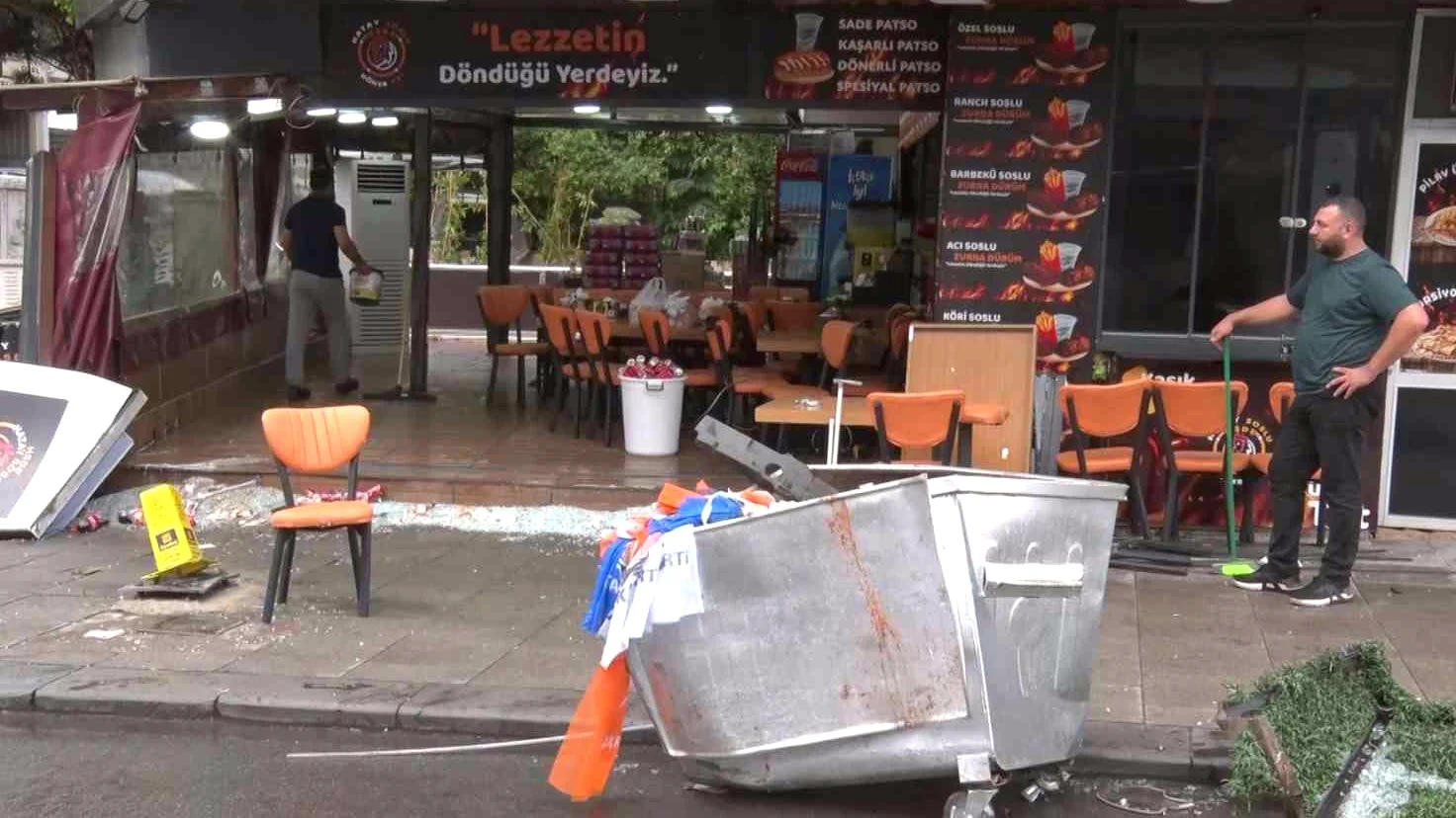 Alkollü Sürücü Maltepe'de İş Yerine Çarptı
