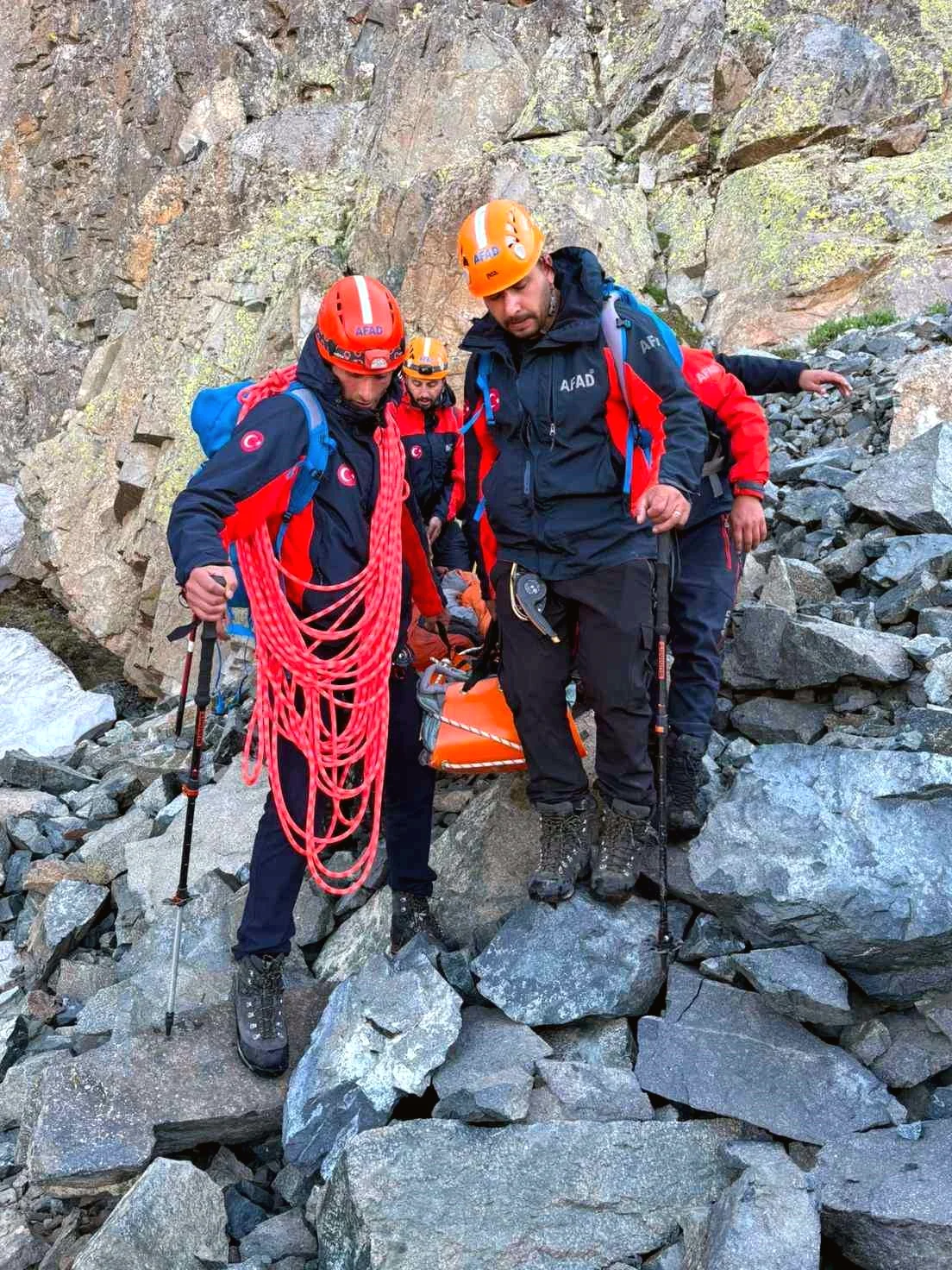 Kaçkar Dağları'nda Yaralanan Dağcı Helikopterle Kurtarıldı