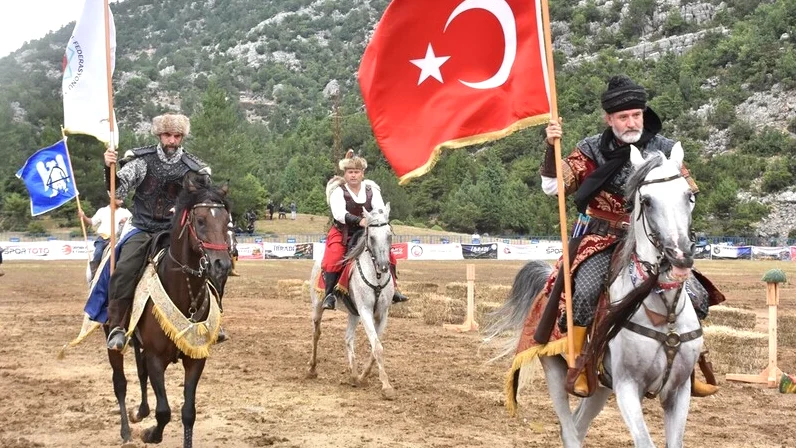 Antalya'da Geleneksel Atlı Spor Etkinlikleri Gerçekleşti