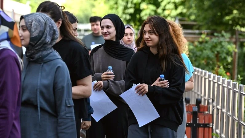 Milli Eğitim Bakanlığı Akademi Giriş Sınavı'nın İlk Oturumu Gerçekleşti