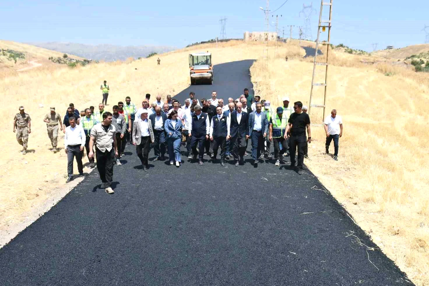 Şırnak'ta Köy Yollarında Asfaltlama Çalışmaları Başladı