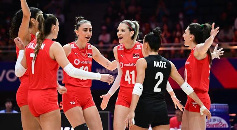 Cumhurbaşkanı Erdoğan, A Milli Kadın Voleybol Takımı'nı Kutladı