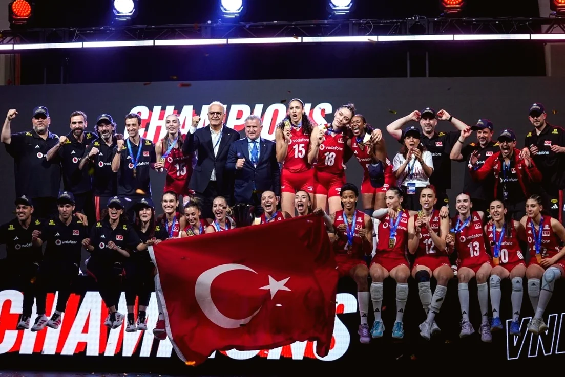 Gençlik ve Spor Bakanı'ndan A Milli Kadın Voleybol Takımı'na Tebrik