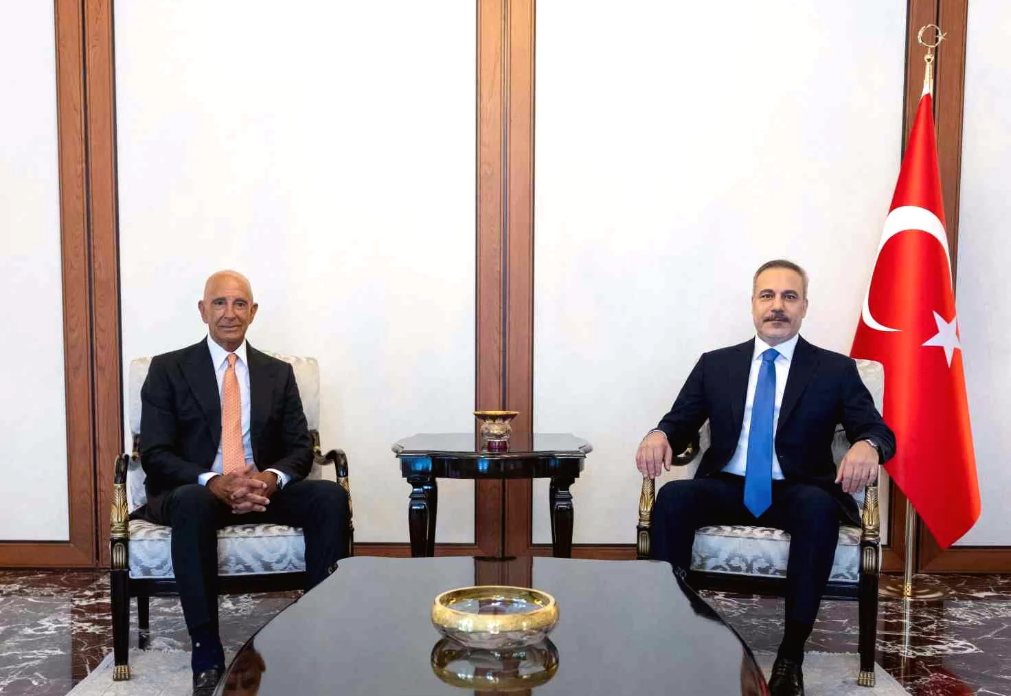 Dışişleri Bakanı Hakan Fidan, ABD Büyükelçisi Tom Barrack ile Görüşme Gerçekleştirdi - TUHA