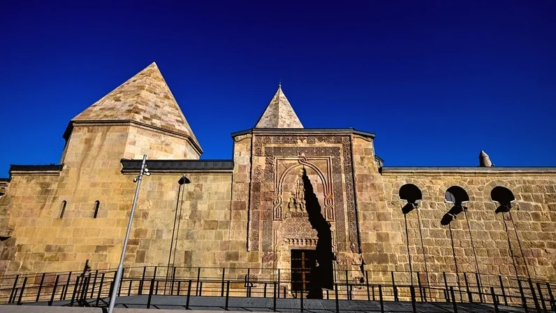 Divriği Ulu Camii ve Darüşşifası'nda Gölgelerin Büyüsü