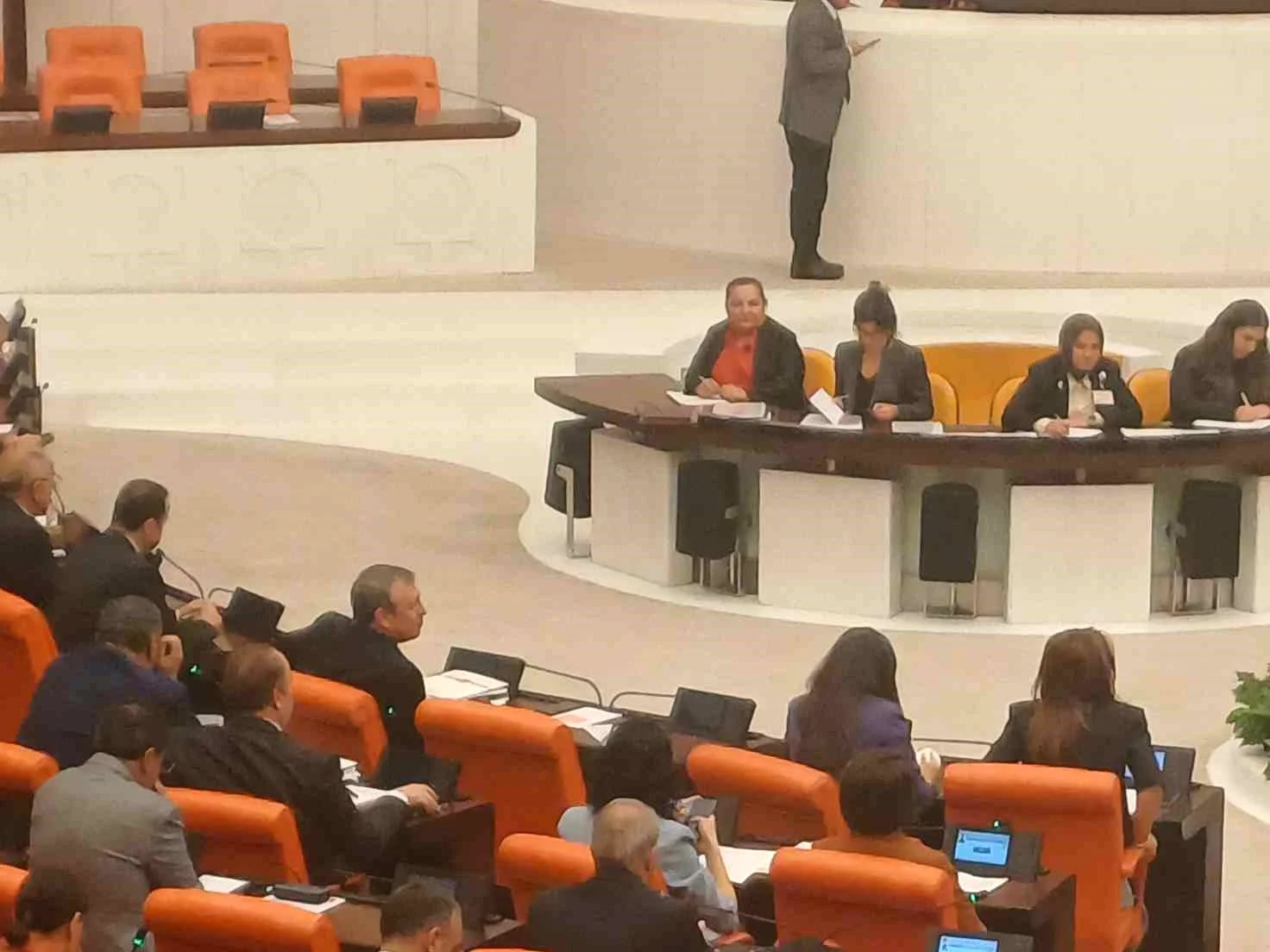 TBMM'de Oturma Düzeni Yenilendi