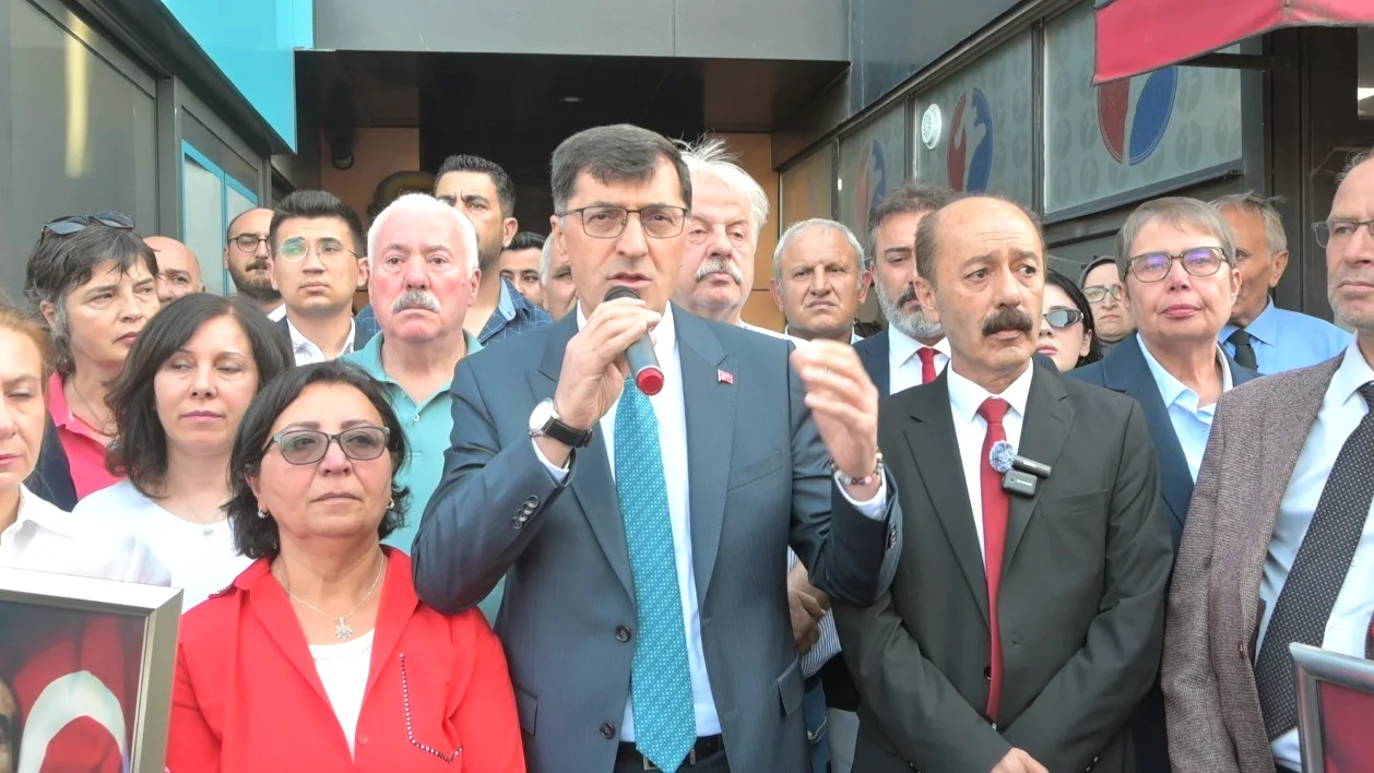 CHP Kütahya Teşkilatı'nda İstifa Dalgası: Üç Belediye Başkanı Yeni Parti'ye Geçti