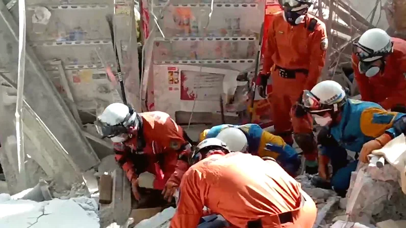 Japonya'daki 7,1 Büyüklüğündeki Depremde Hayatını Kaybedenlerin Sayısı 28'e Yükseldi