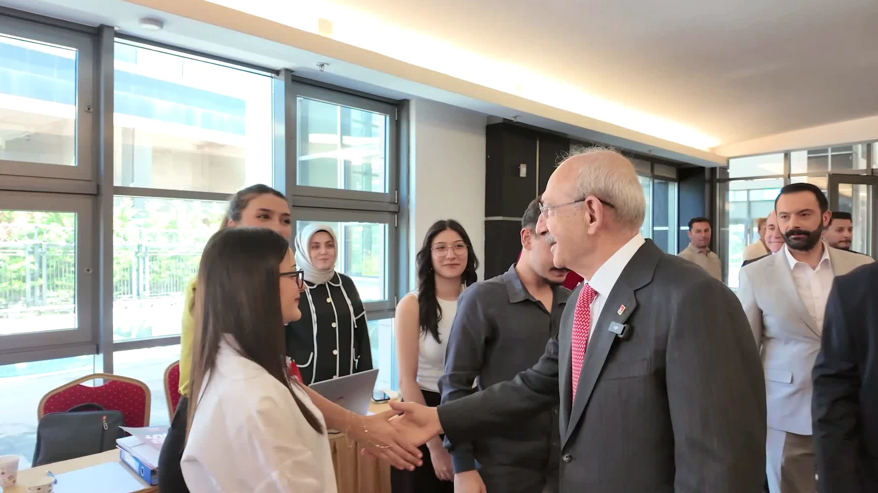 Kemal Kılıçdaroğlu, Üniversite Tercih Merkezi'ni Ziyaret Etti