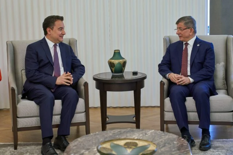 Babacan, Davutoğlu'nu Ziyaret Etti