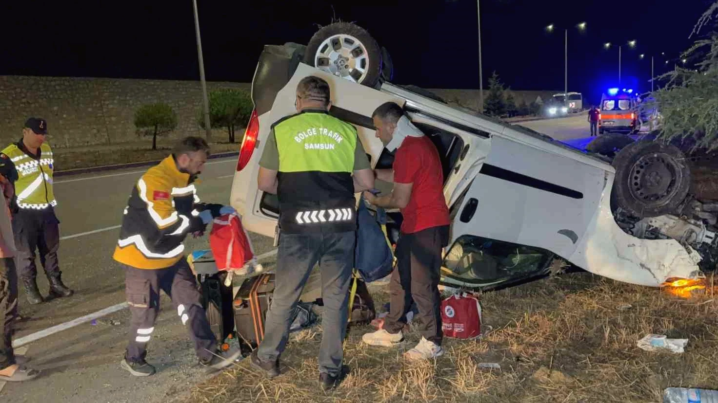 Samsun'da Hafif Ticari Araç Takla Attı, 5 Kişi Yaralandı
