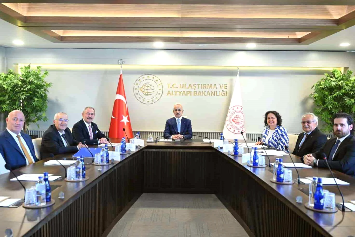 Ulaştırma ve Altyapı Bakanı ile AK Partili Başkanlar Arasında Görüşme Gerçekleşti
