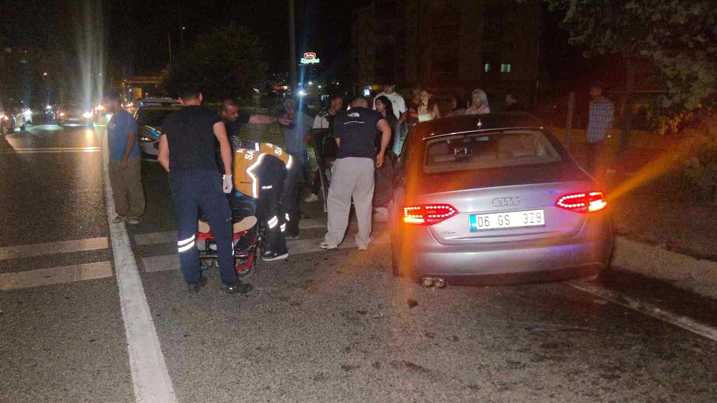 Bursa'da Trafik Kazası: Orta Refüje Çıkan Araç Ağaca Çarptı