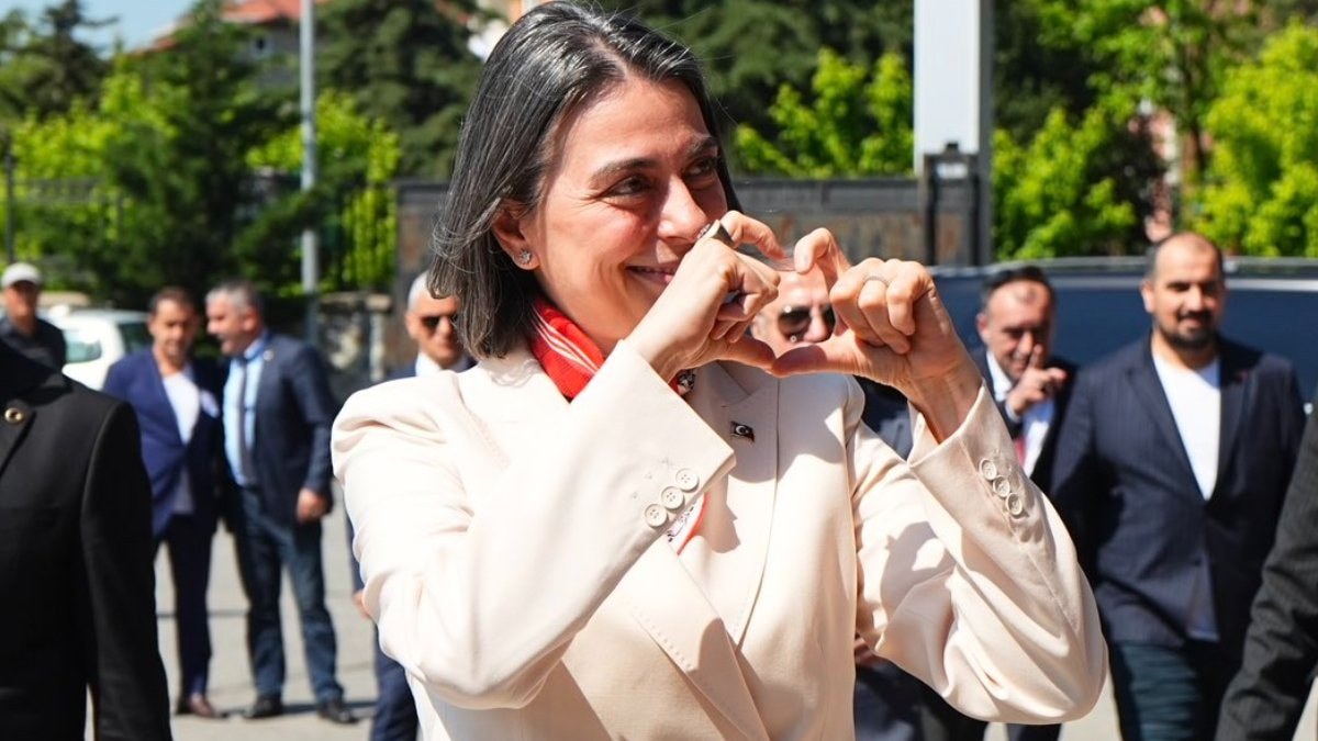 Üsküdar Belediye Başkanı Sinem Dedetaş'ın Tutuklanması Üzerine Aile ve Partiden Tepkiler
