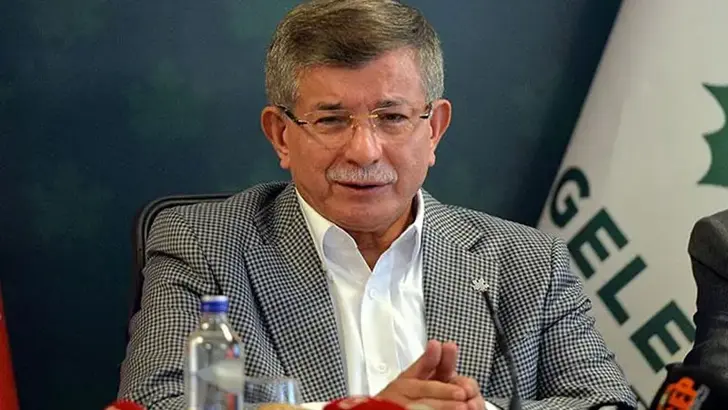 Ahmet Davutoğlu, Gelecek Partisi'nin Siyasi Faaliyetlerini Durdurdu