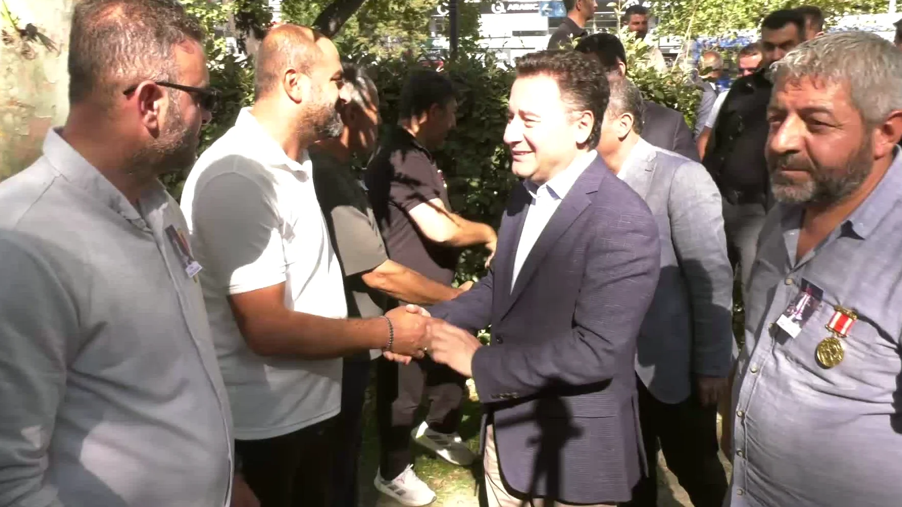 Babacan, Eşit Özlük Hakları Talep Eden Şehit Aileleri ve Gazilerle Bir Araya Geldi