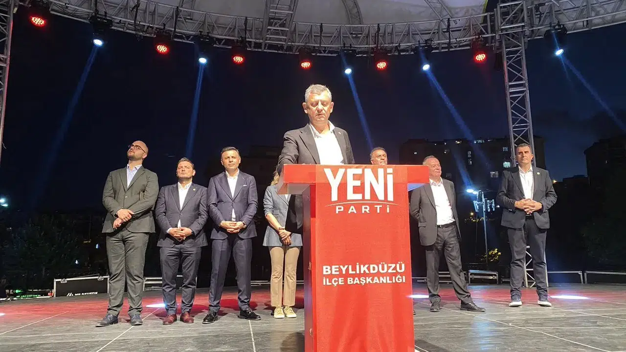 Beylikdüzü'nde Tutuklu Belediye Başkanları İçin Yürüyüş Düzenlendi
