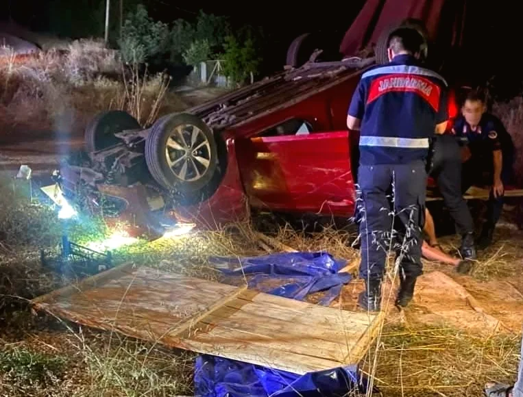 İnegöl'de Otomobilin Şarampole Düşmesi Sonucu Üç Kişi Yaralandı
