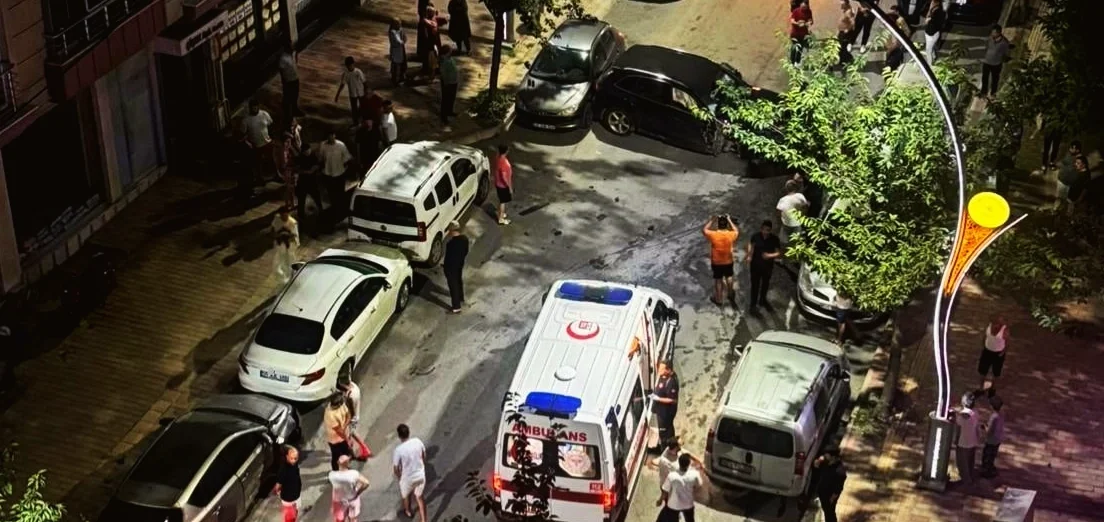 Bafra'da Kontrolden Çıkan Araç, Park Halindeki Altı Araca Çarptı