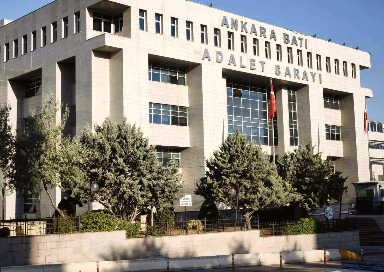 Usulsüzlük İddialarıyla Gözaltına Alınanlar Adliyeye Sevk Edildi