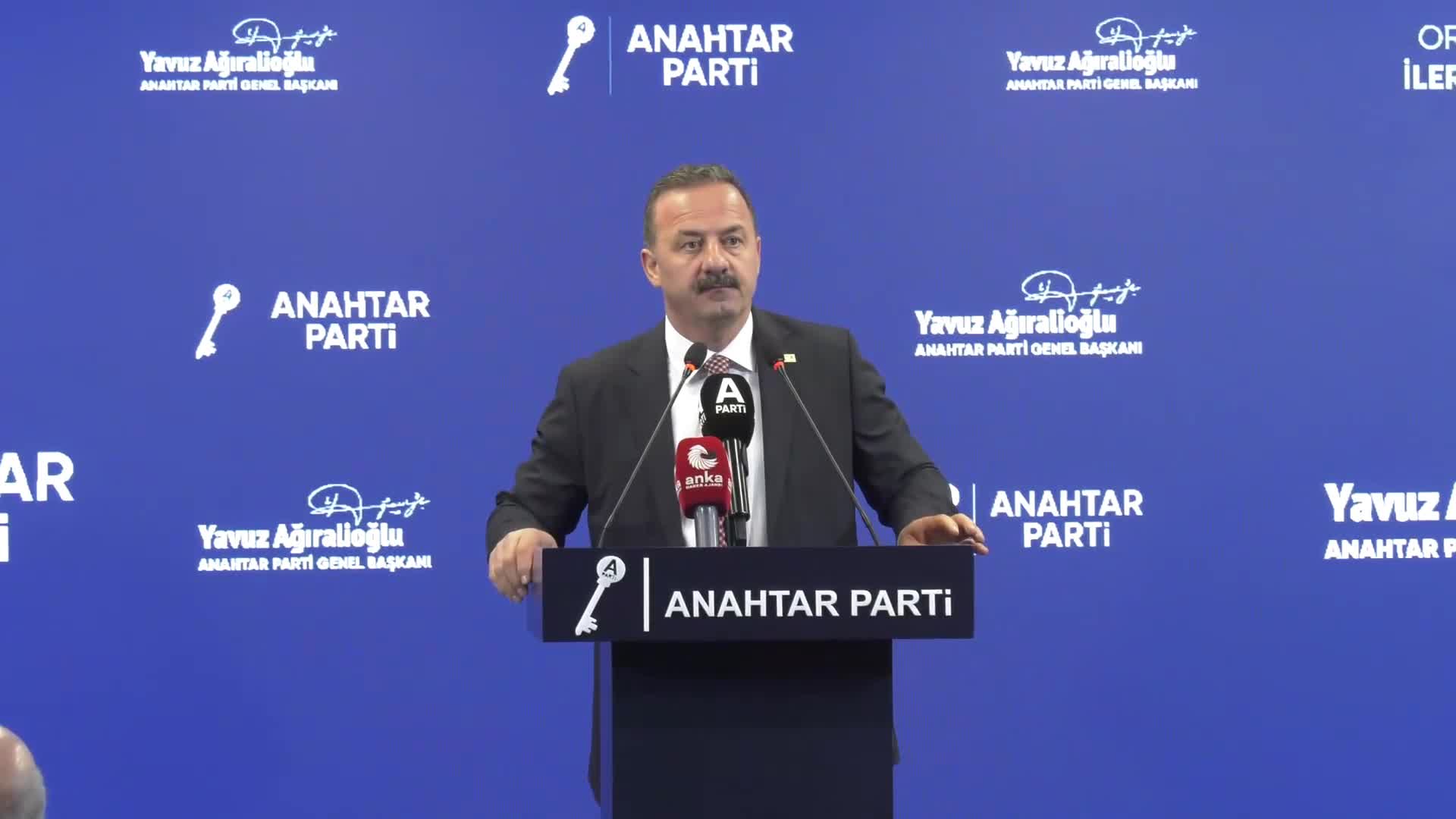 Yeni Bir Siyasi Kimlik Arayışı: Ağıralioğlu'ndan Vurgular