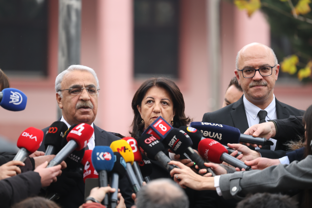İmralı Adası'nda Kritik Görüşme: DEM Parti Heyeti Yola Çıktı