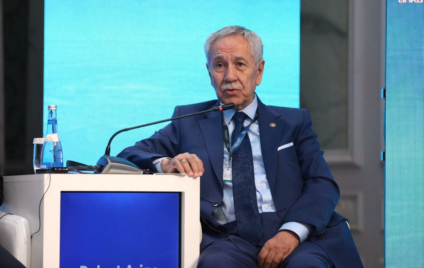 Bülent Arınç'tan Ahmet Davutoğlu'na Veda Mesajı