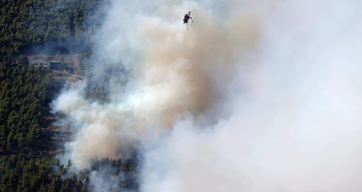 Yunanistan'da İki Yangın Söndürme Helikopteri Çarpıştı: İki Kayıp